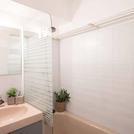 2 Pieces Avec Parking Proche Centre Et Telepherique - Fr-1-296-239