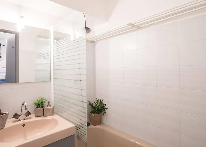 2 Pieces Avec Parking Proche Centre Et Telepherique - Fr-1-296-239